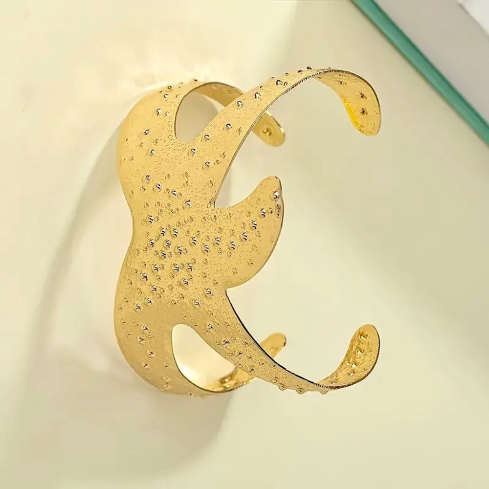 NEW! Starfish Bangle - Picture 4 of 4